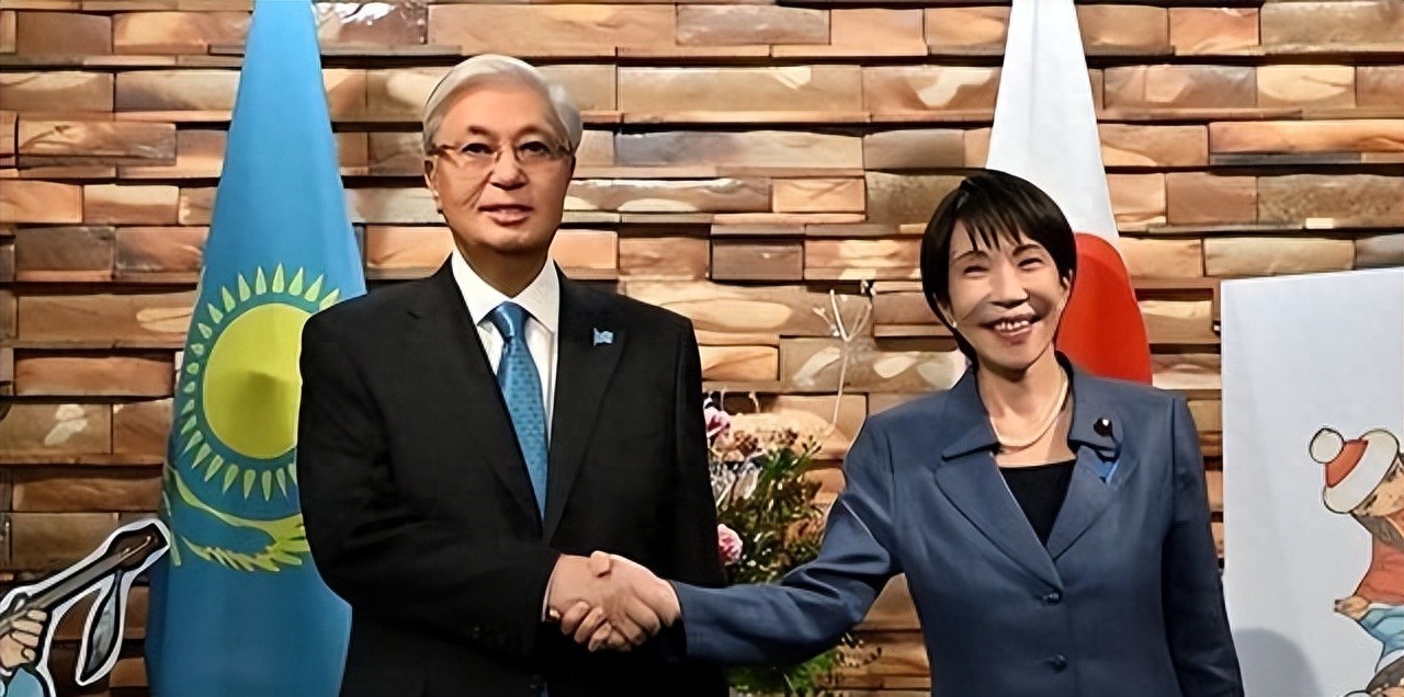 哈萨克斯坦2000万吨稀土转卖美日，签完协议发现，还是绕不开中国