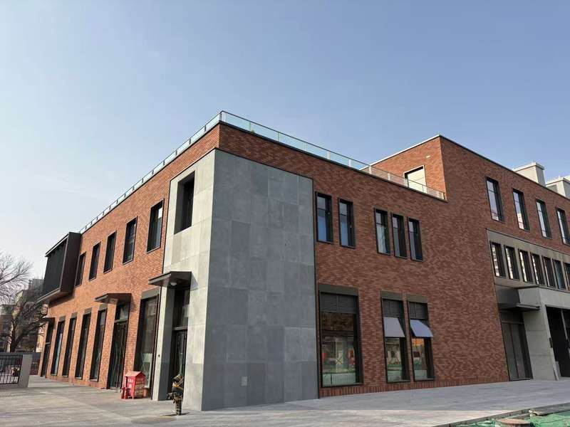 正在建设中的便民服务综合体。受访者供图