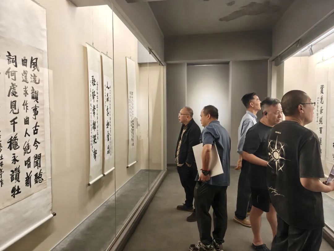 陶博吾书法浙江展出：诗书相伴，孤峭拙朴|浙江省_新浪财经_新浪网
