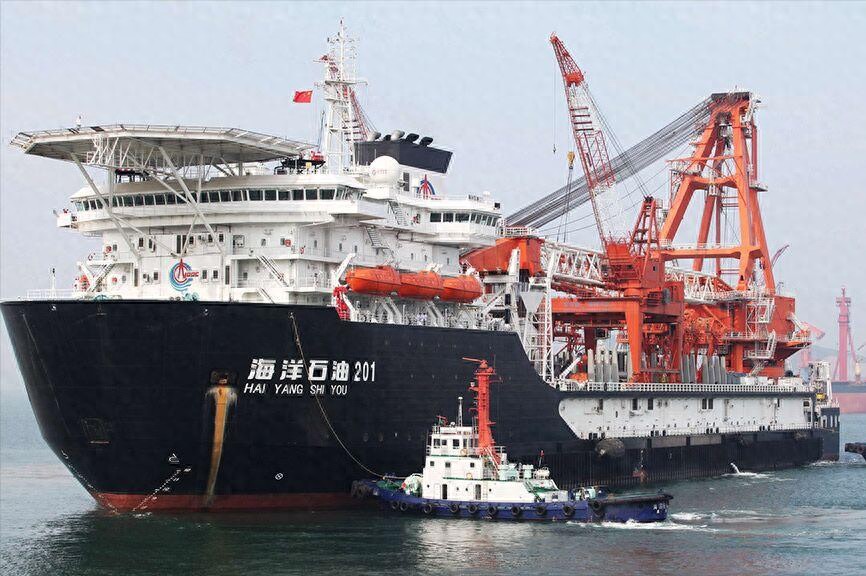 我国一边高价进口大量原油，一边低价出口成品油，这是为何？