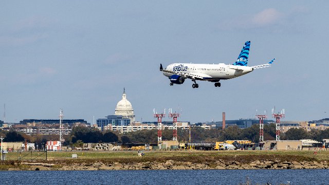 特朗普政府欲5亿美元注资救廉价航空，引发市场争议