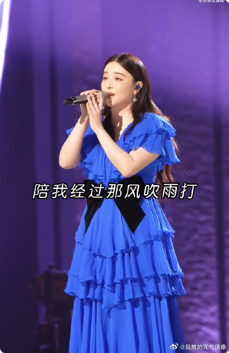 阚清子安慰队友一语道破:我们浪姐不看唱功看态度!|歌手2026|乘风2026|歌手|宣言|舞台_新浪新闻
