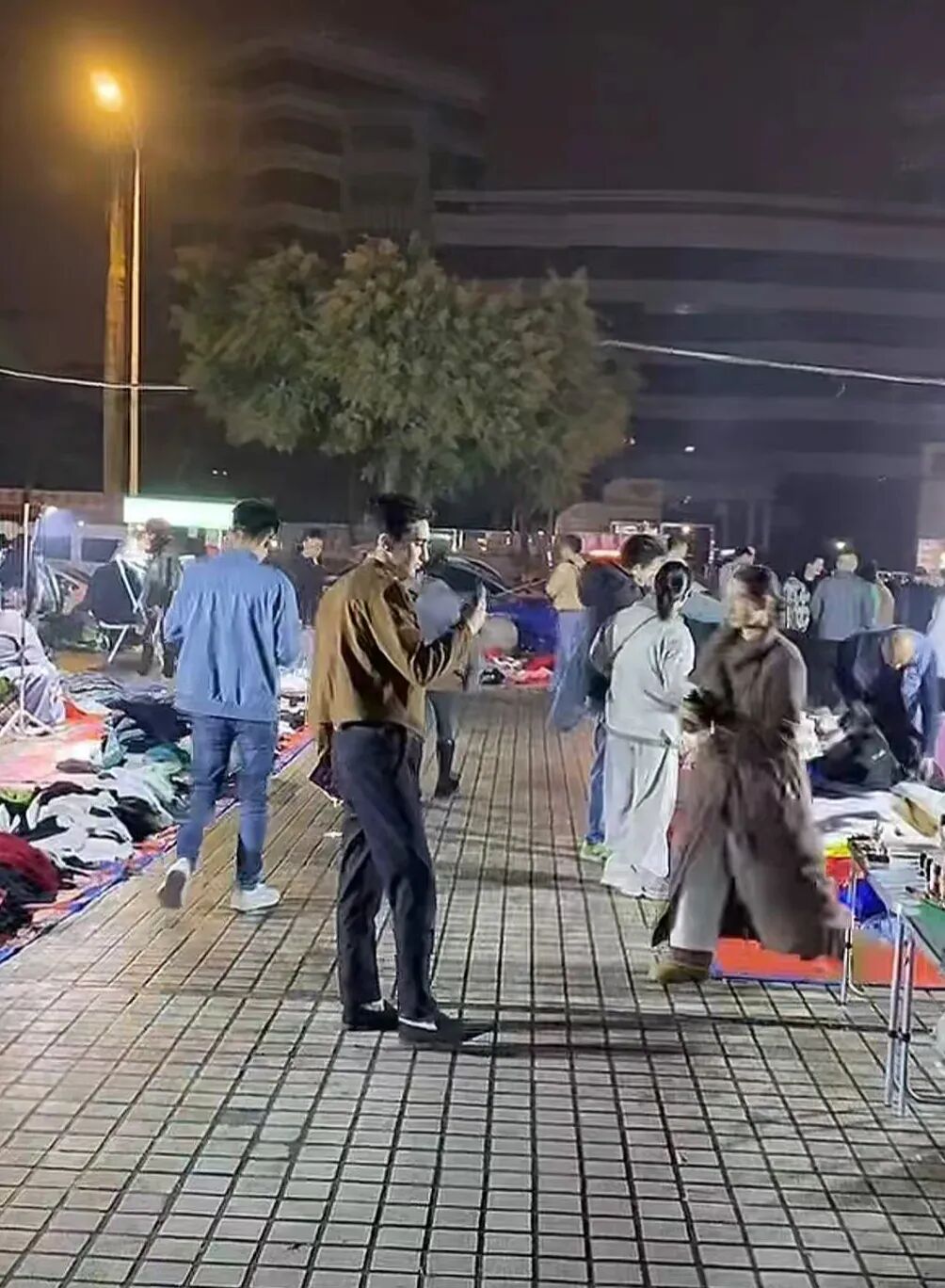 图 | 广州白云区服装尾货交易市场