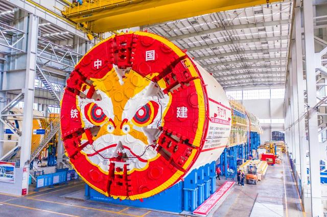 “深江1号”盾构机 资料图：新华社