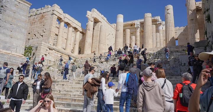 英媒：旅游过度开发影响生活，雅典居民被迫搬离家园