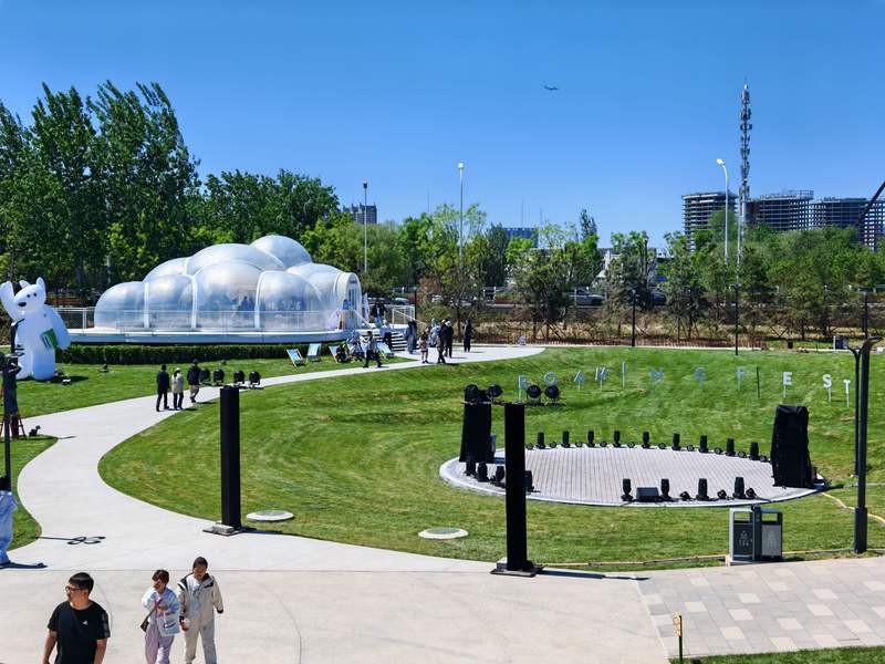 公园规划大块开阔草坪，植入戏剧演艺等文化元素。新京报记者 张璐 摄