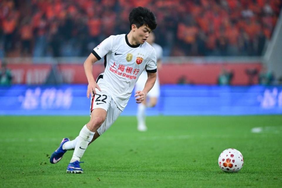 杨希半场闪击!一条龙连过3人,戏耍海牛防线,9场已入2球|上海海港|青岛海牛|客场|中超|罗森文_新浪体育_新浪新闻