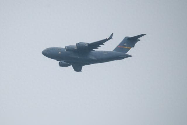 5月2日，北京，美国空军C-17运输机飞抵北京首都国际机场。视觉中国 图