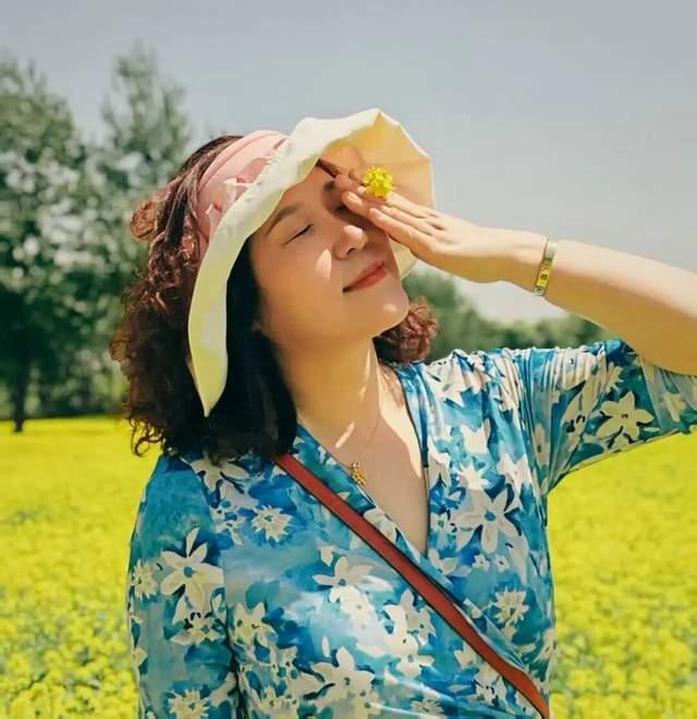 △晴天花海自由的风 云悟 摄