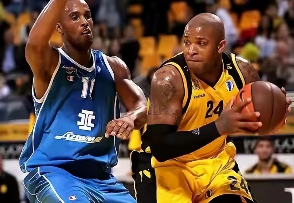泪目!41岁PJ塔克正式退役,生涯赚1亿拿总冠军,硬汉终谢幕|火箭|NBA|凯文·杜兰特|雄鹿|PJ-塔克_新浪体育_新浪新闻