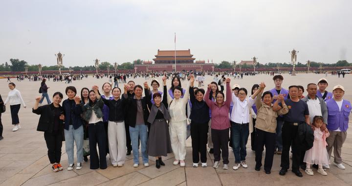 英雄母亲在北京相聚，一场座谈会全程都是止不住的啜泣声