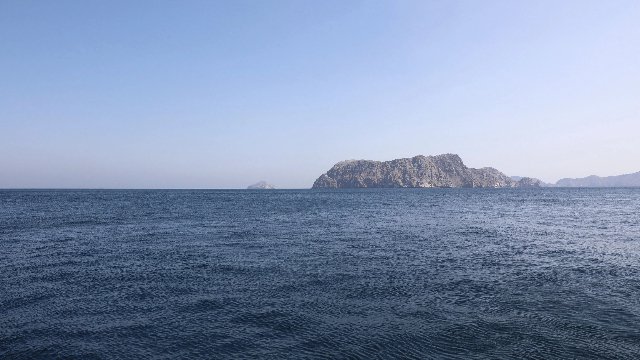 伊朗亮出新底牌，“海底咽喉”成博弈关键筹码？