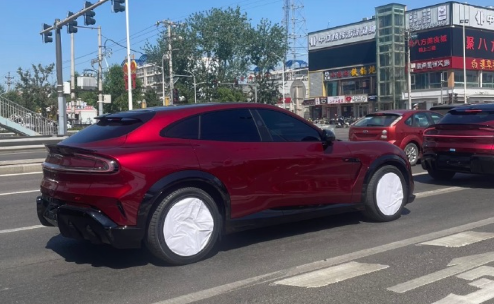 小米YU7 GT实车曝光：千匹马力中大型纯电GT SUV