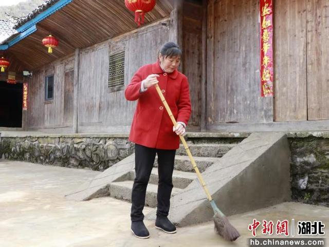 从罗长姐到刘文芳：两代女性跨越48年的守护接力|罗长姐_新浪财经_新浪网
