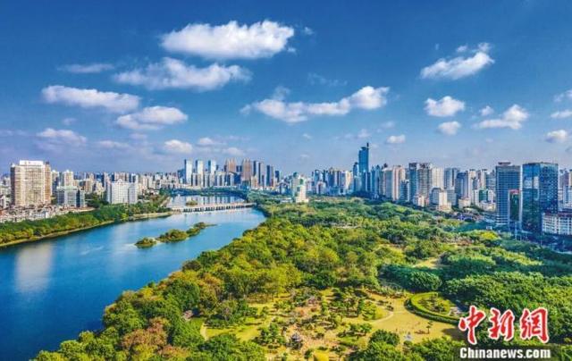 广西南宁素有“中国绿城”之誉。图为南宁城市风光。朱其芳 摄
