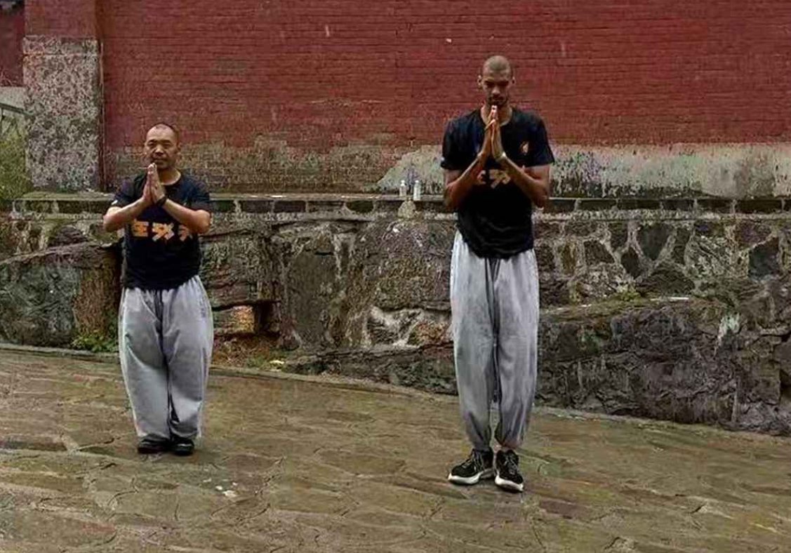 少林寺师父:我告诉文班亚马,想变伟大,就必须做别人做不到的事_新浪财经_新浪网