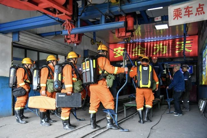 5月23日，山西通洲集团留神峪煤矿救援现场。新华社记者 曹阳 摄