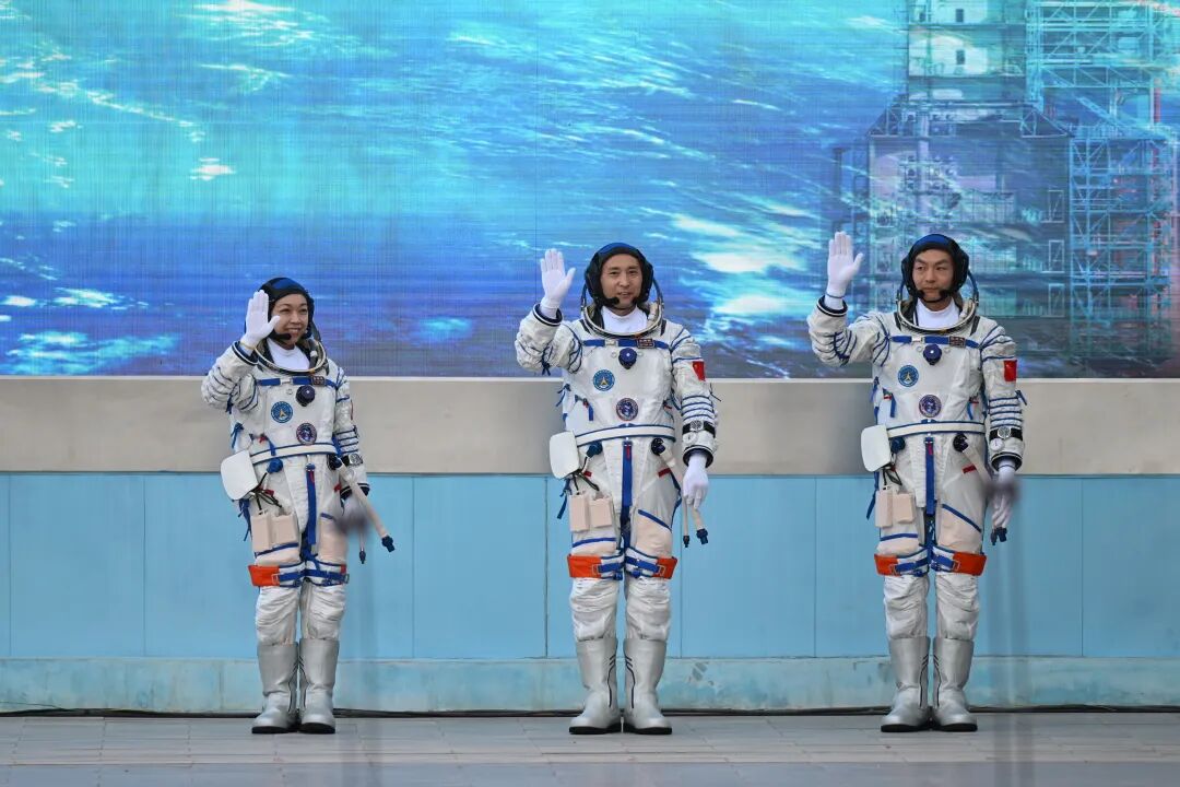 5月24日，神舟二十三号航天员乘组出征仪式在酒泉卫星发射中心问天阁圆梦园广场举行。新华社记者 连振 摄