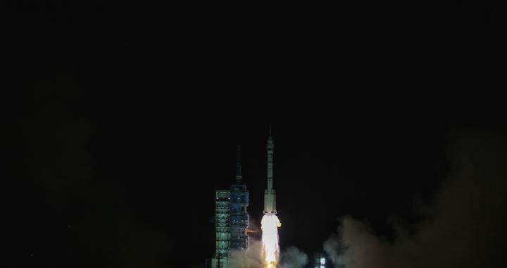 神舟二十三号飞船舷窗升级，“三重防护”守护飞天安全
