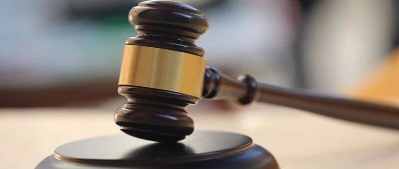 男子请朋友刮彩票，对方中100万元大奖被其起诉！法院判了