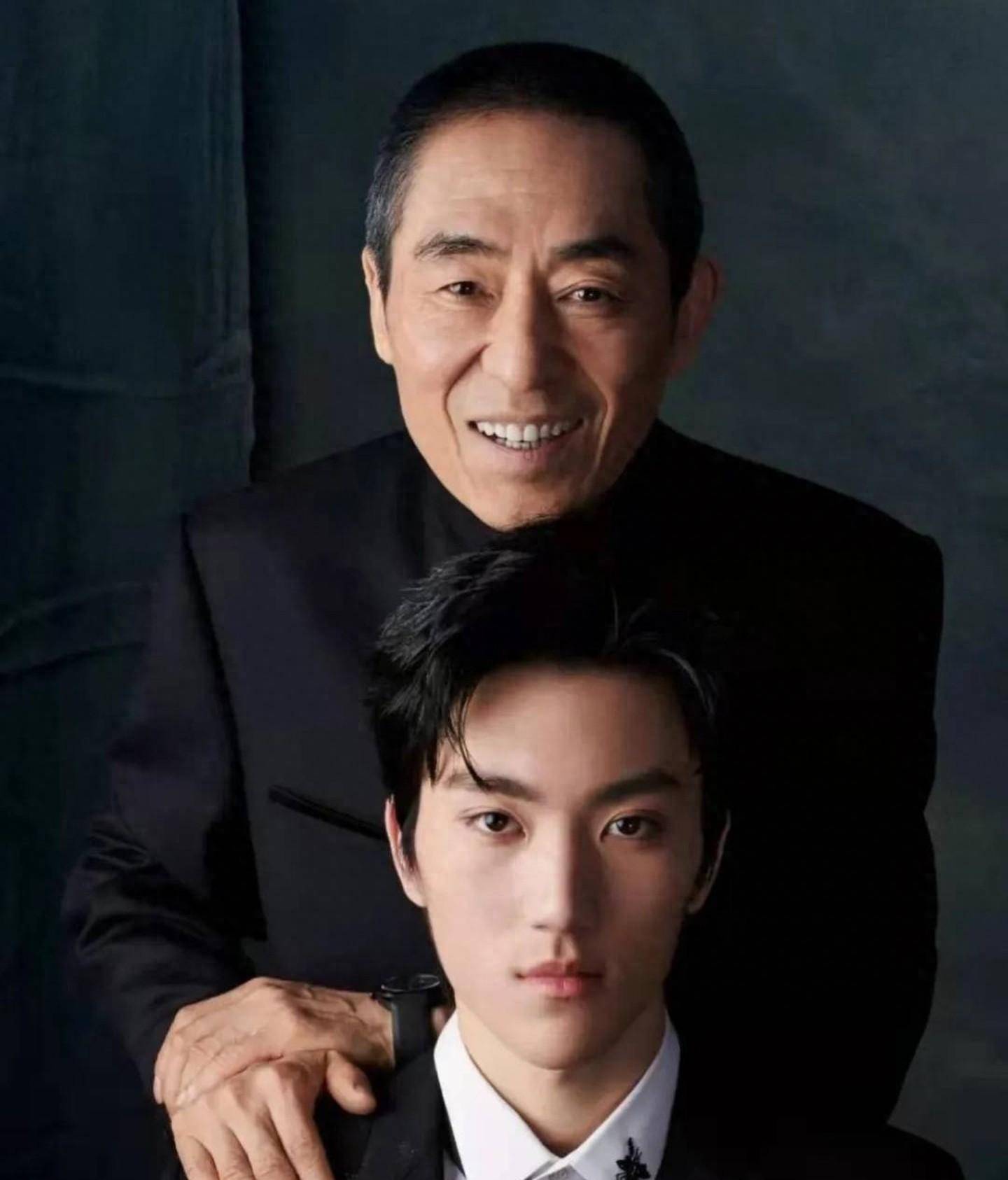 央媒发文，高调官宣张艺谋新身份，全家移民美国改国籍真相大白！