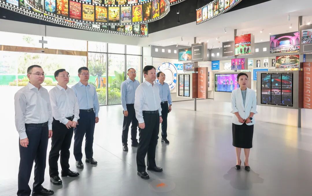 曹立军前往郫都区调研并召开座谈会 做好科产融合文章 推进城乡融合发展 推动“十五五”高质量发展取得更大成效|曹立军_新浪财经_新浪网