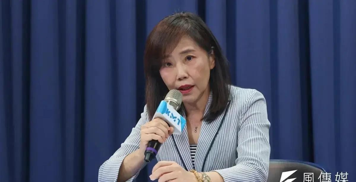 赵少康与郑丽文起争执，嘉宾集体沉默，尹乃菁辞职另有隐情