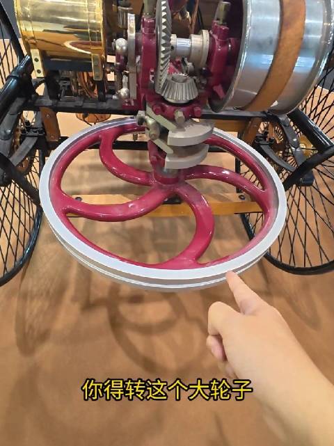 教授体验大湾区<em>车</em>展<em>老爷</em><em>车</em>，福特Model T操作最繁琐