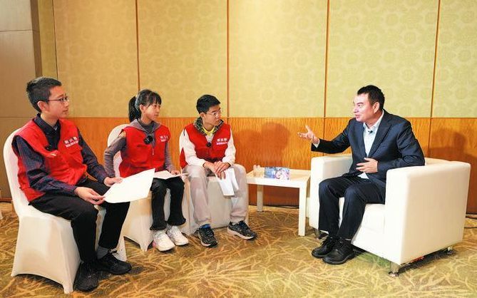 新京报小记者和中科院院士钱前面对面交流，了解我国科学家如何通过科研努力“攥紧中国种子”。 新京报记者 刘鑫 摄