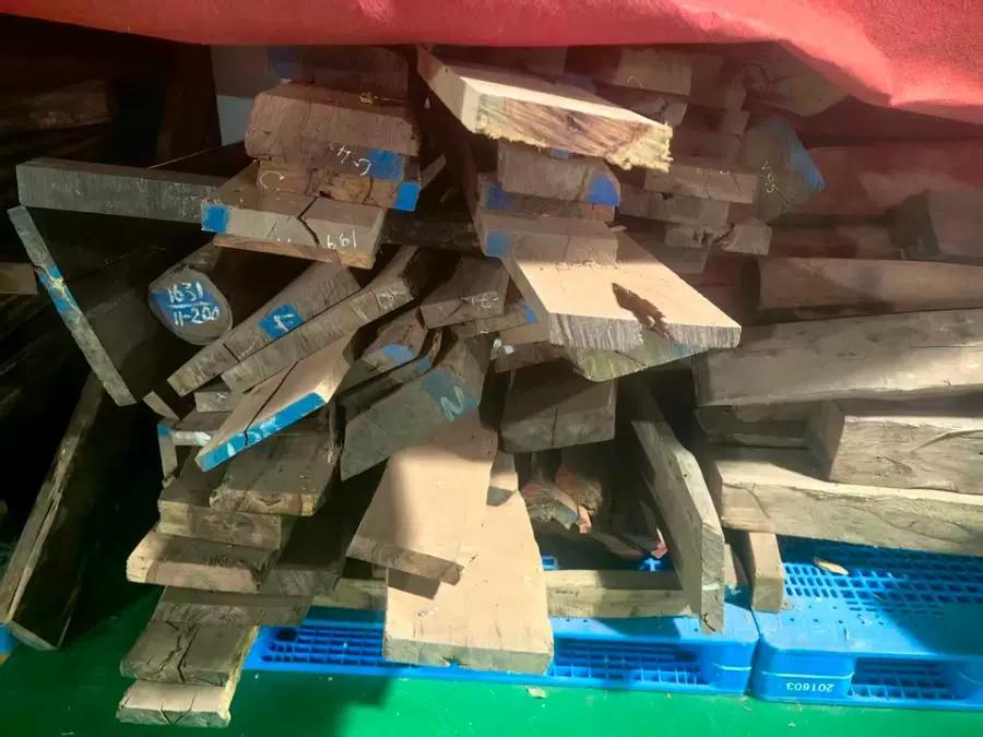 起拍价1元！一批红木将被司法拍卖：系涉刑资产曾两次流拍，评估价141万元|红星新闻|阿里|浙江省|绍兴市|截图_新浪新闻