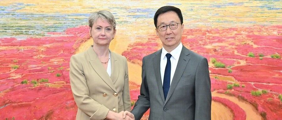 韩正会见英国外交大臣库珀