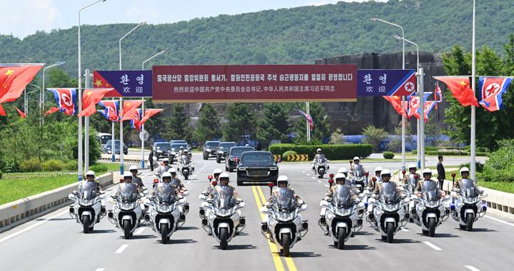 高清大图｜朝鲜民众热烈欢迎习近平