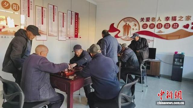 老年活动室全天候免费对外开放，成为老人的休闲乐园。(资料图片) 李王娅 摄