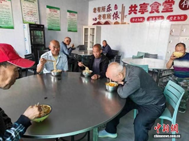 贾寨村按照“六统一 六提质”工作标准化、便民化要求，高标准打造乡村共享食堂。(资料图片) 李王娅 摄
