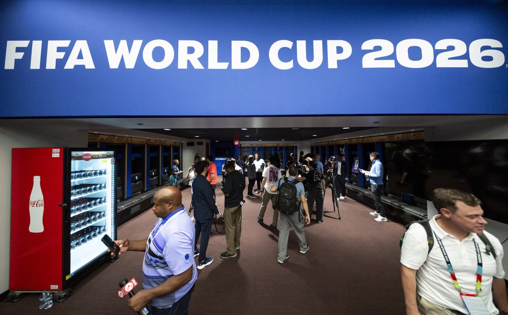 观赛费用暴涨五倍，主办城市贴钱：谁在为FIFA“史上最高收益”买单？