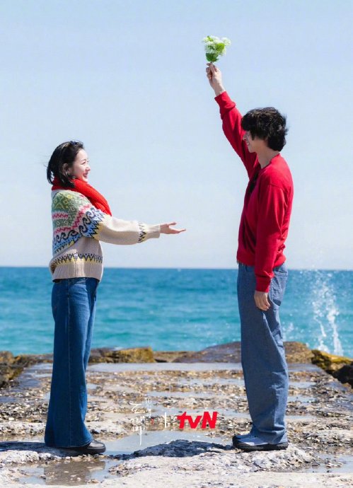 孔刘、金高银等《鬼怪》主演在十周年旅行中复刻了哪些经典名场面?|孤独又灿烂的神-鬼怪|李栋旭|刘仁娜|池恩倬|金侁_手机新浪网