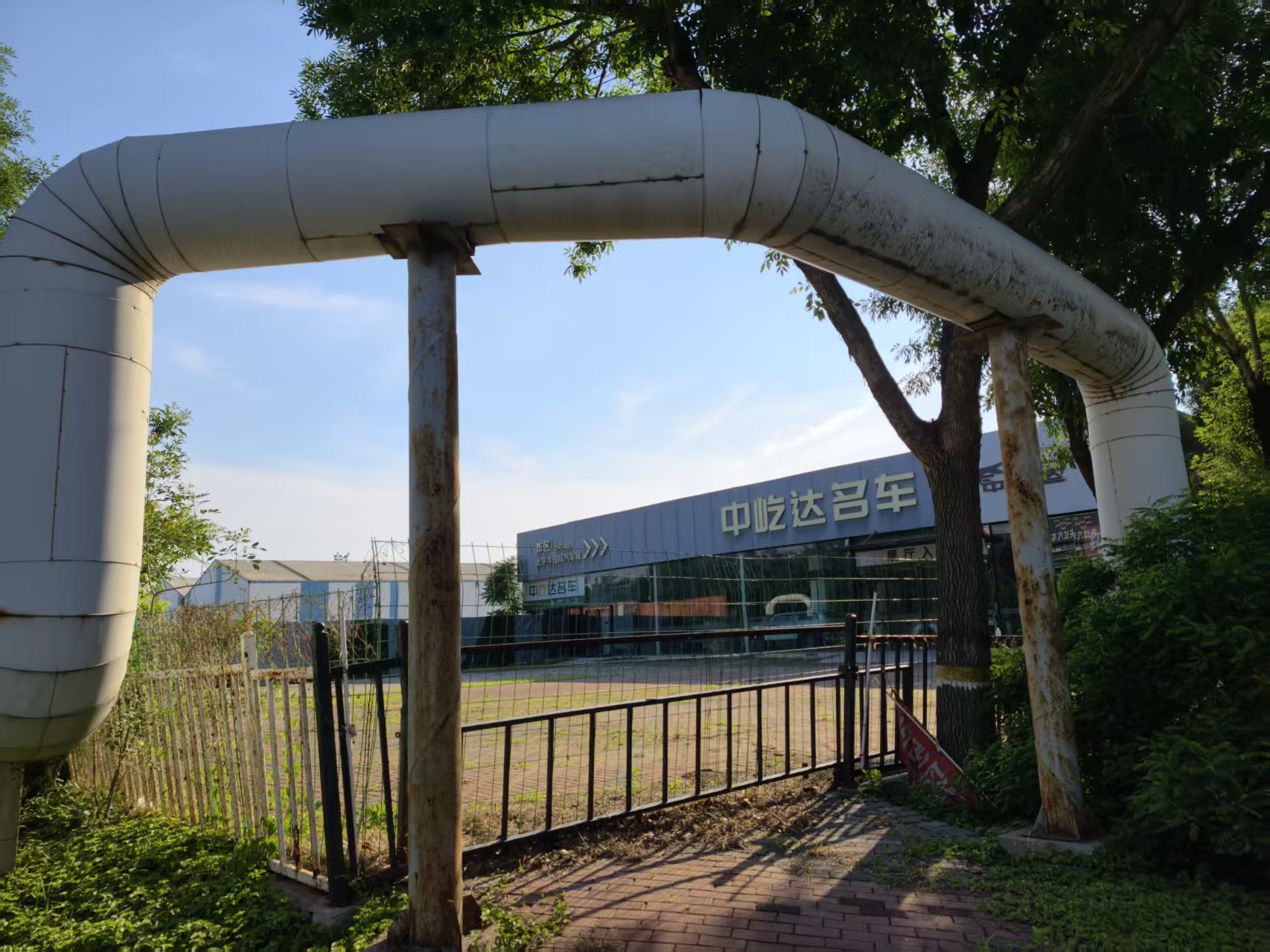 天津港豪华进口车市场遇冷，从现金抢购到门可罗雀
