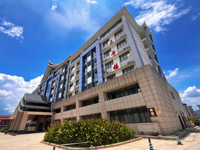西双版纳州傣医医院外景。新京报记者揭明玥 摄