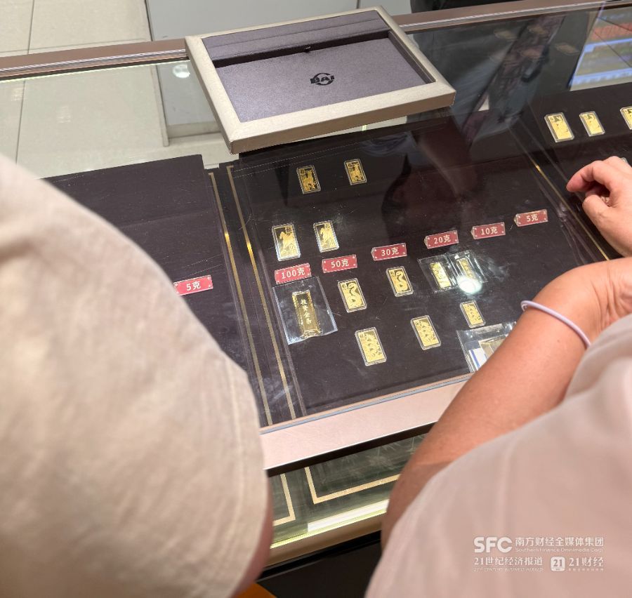 小克重投资金条已经显示缺货（21世纪经济报道 郭聪聪 摄）