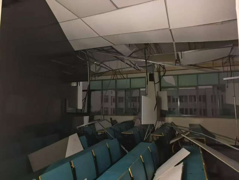 黄冈师范学院在雷暴大风中受损严重。受访者供图