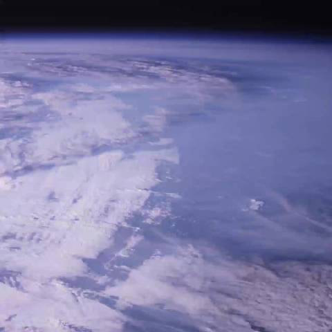 太空“摄像头”记录台风“巴威”最新影像：气旋边缘云层已规律散开