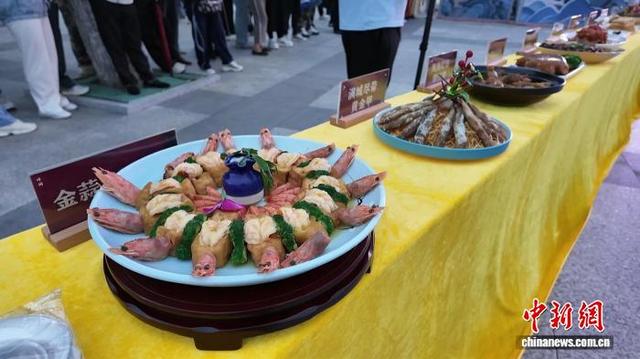 ��ֳ�����չʾ��20��������ʳ�����񽱲�Ʒ����Ϊ�������ˡ��롰���ٲˡ�����ϵ�С� ���� ��