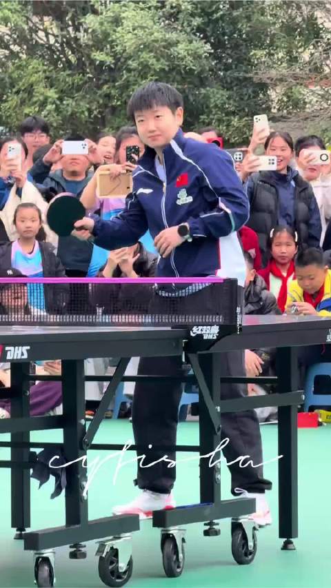 啥都没听见，就听见一群被萌晕的声音 孙颖莎
