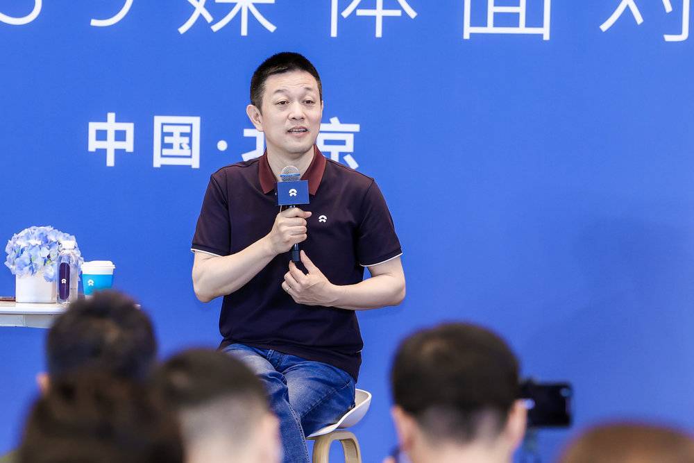 蔚来李斌接受媒体采访；图源：企业官方