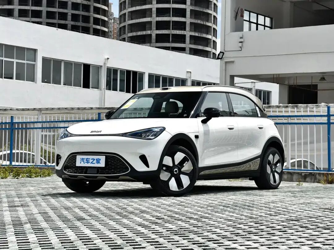 动力与补能方面，新车基于800V碳化硅高压平台打造，搭载雷霆16合1高性能集成电驱系统，后置单电机峰值功率245kW，匹配61.52kWh神盾金砖电池组，CLTC工况纯电续航里程为535km。快充能力…