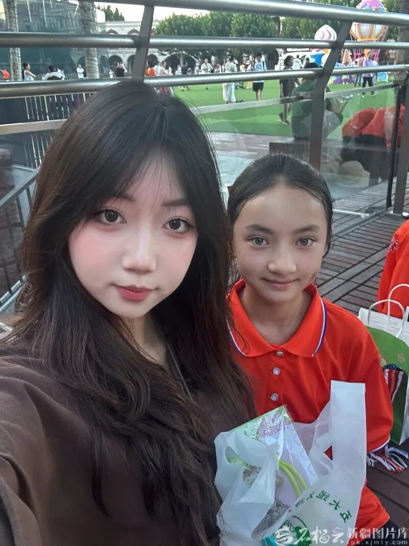 热孜亚·阿卜来提与蒋祉瑶的合影。