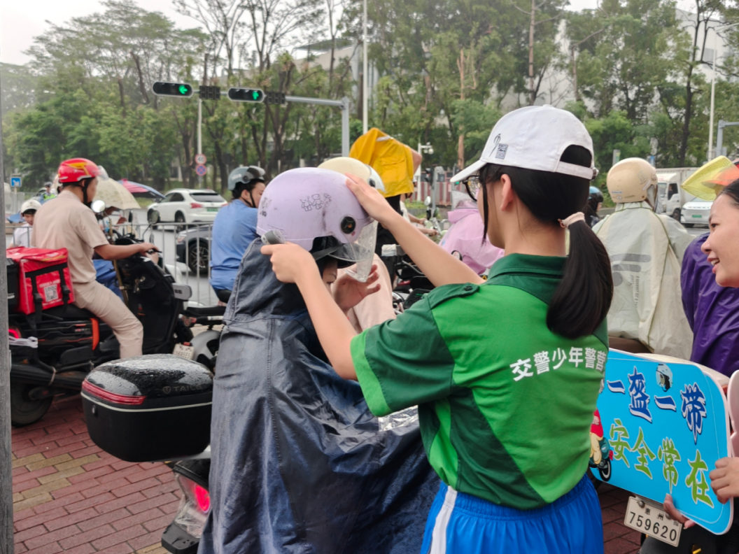 深圳坪山交警开展电动自行车大劝导专项行动:设10个劝导点,发动2000人参与|交通安全|深圳市|坪山大队|深圳市公安局|志愿者_新浪新闻