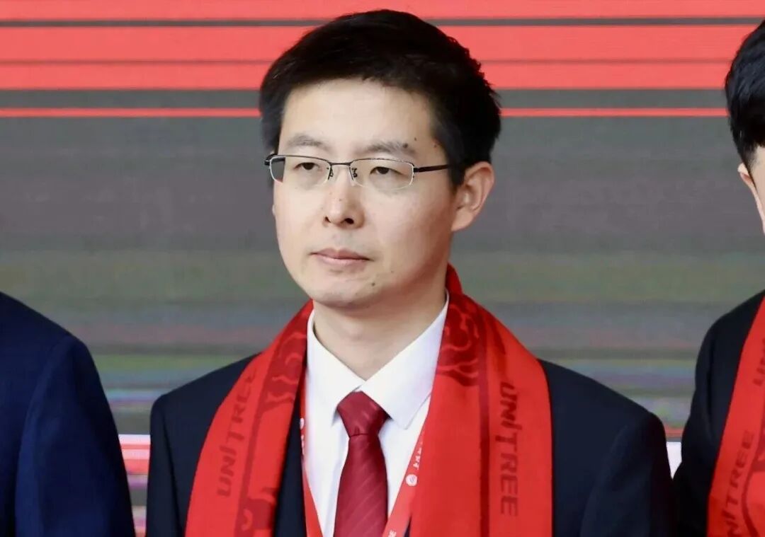 宇樹上市首日,身家超千億元的王興興,表情平靜得像「打工人」 - 新浪香港