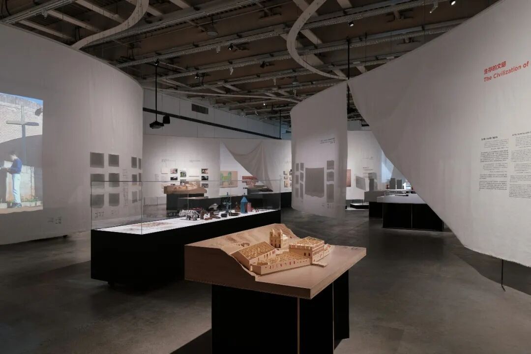 《丽娜・波・巴蒂：生存的诗学》建筑师回顾展