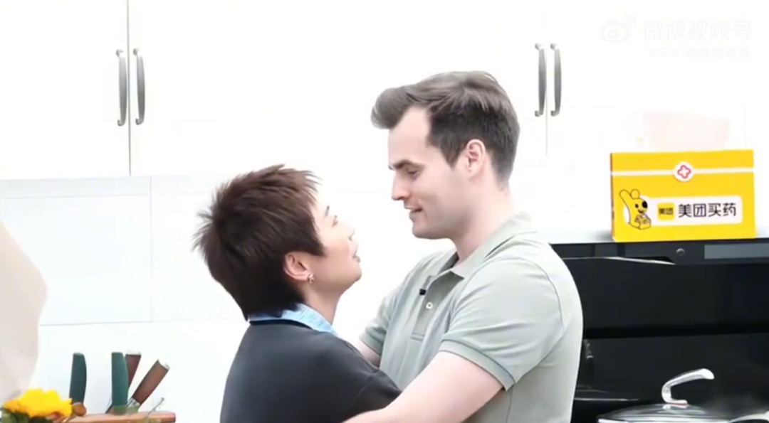 演员小鹿难怀孕，丈夫被医生建议看男科！丈夫回应：可能是泡澡泡多了……_新浪财经_新浪网